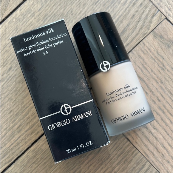 Giorgio Armani Luminous Silk Foundation
